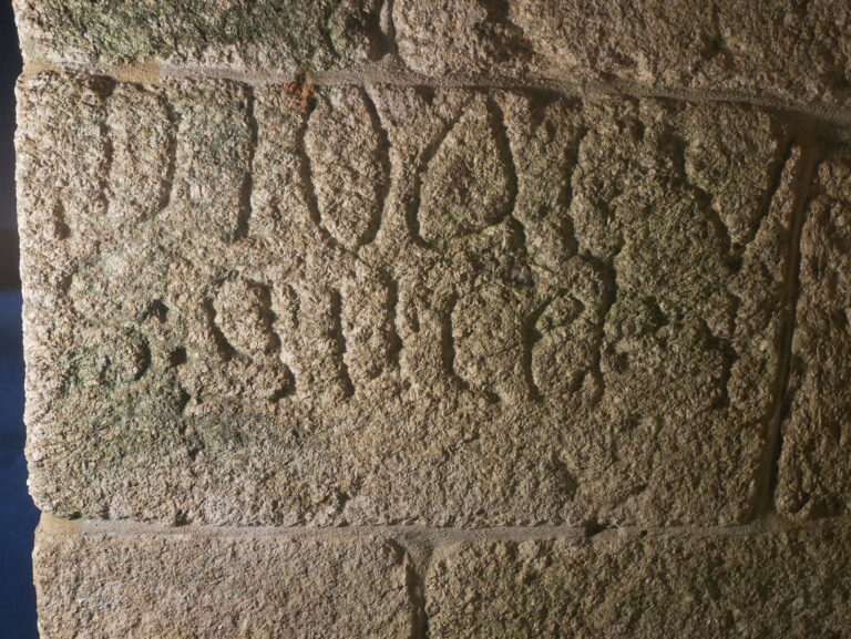 Epitaphia sepulcralis de Diego Gucel, Auro González y Pedro Trucili González