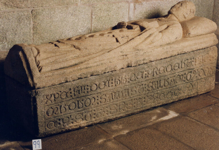 Epitaphium sepulcrale de Gonzalo Domínguez, prior de la Colegiata de Santa María la Real de Sar