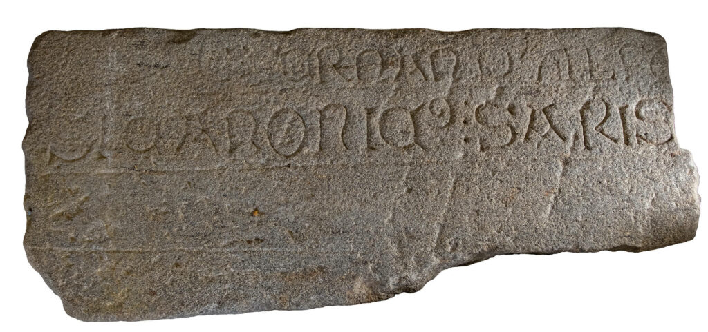 Epitaphium sepulcrale de Fernan Alfonso, canónigo de Sar