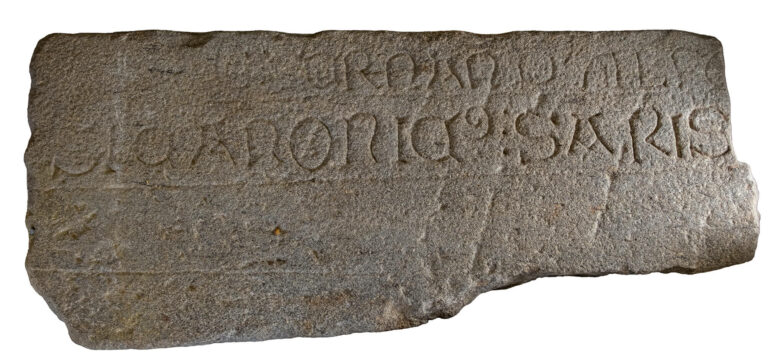 Epitaphium sepulcrale de Fernan Alfonso, canónigo de Sar