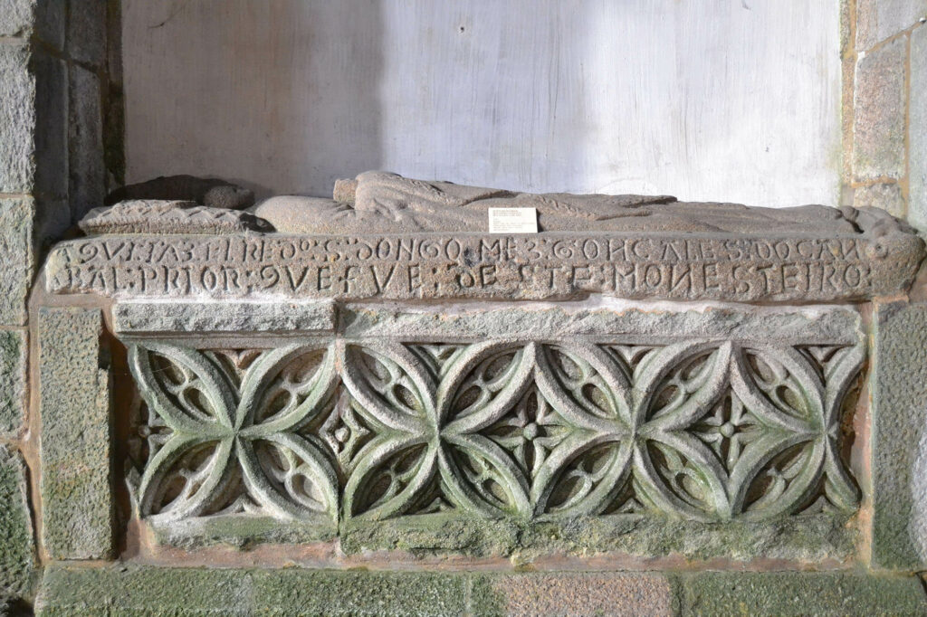 Monumentum aedificationis de Gómez González de Canabal, prior de la Colegiata de Santa María la Real de Sar